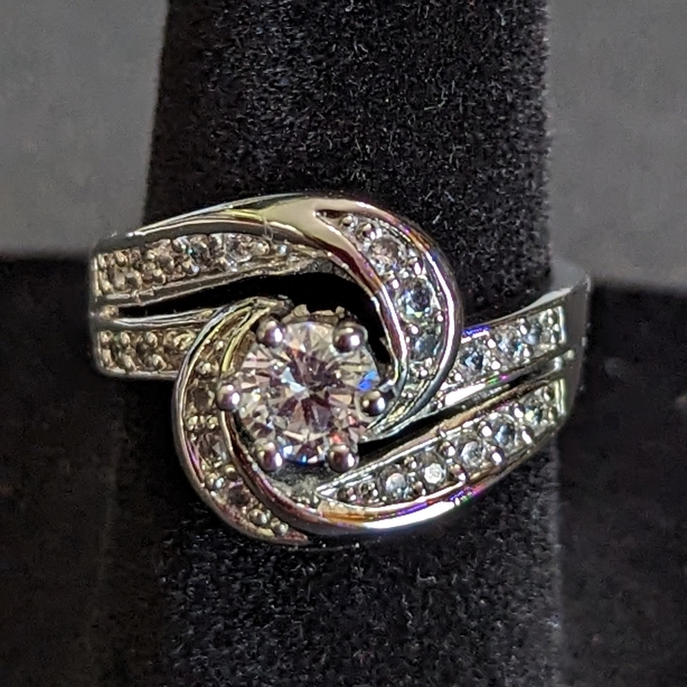 Elegant Silver Swirl Ring